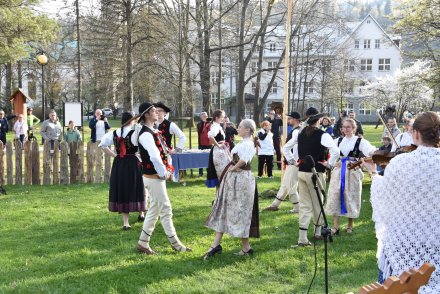 Tradycyjne "stowiani moja" w wykonaniu Zespołu regionalnego "Wisła" z Wisły